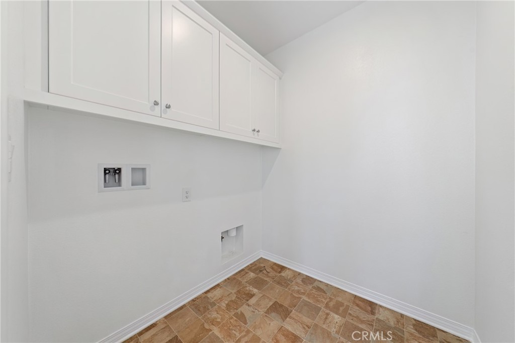8757 Roving Place