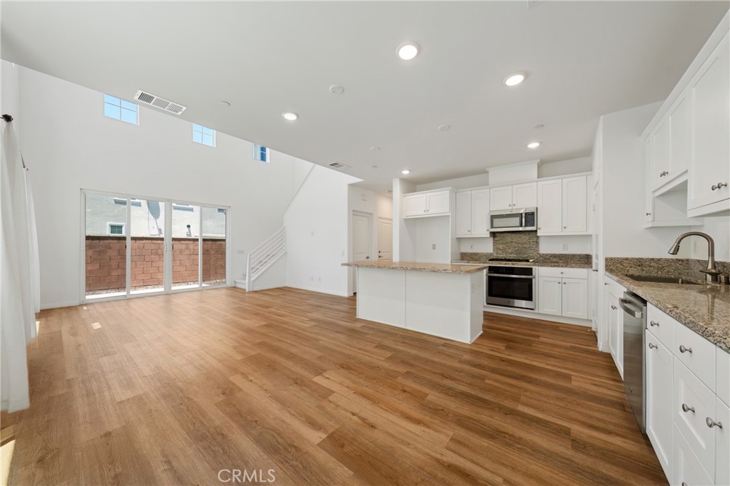 8757 Roving Place