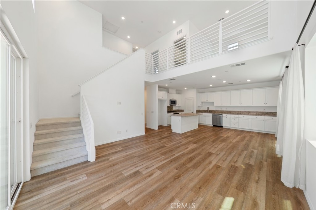 8757 Roving Place