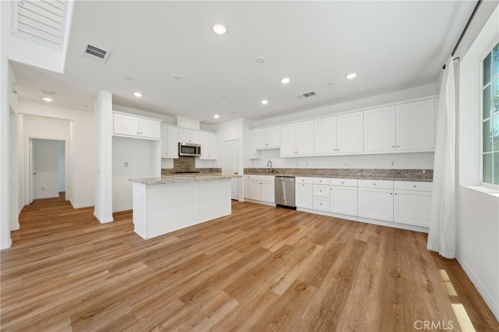 8757 Roving Place