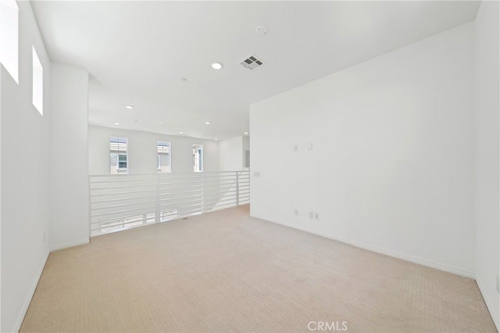 8757 Roving Place