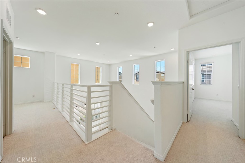 8757 Roving Place