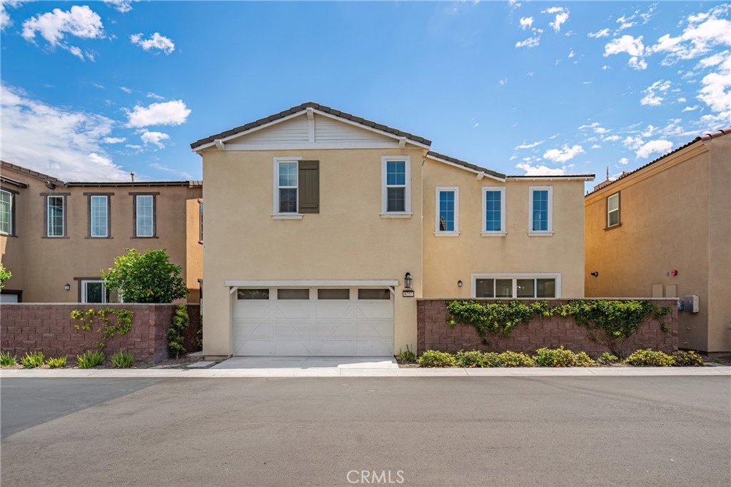 8757 Roving Place