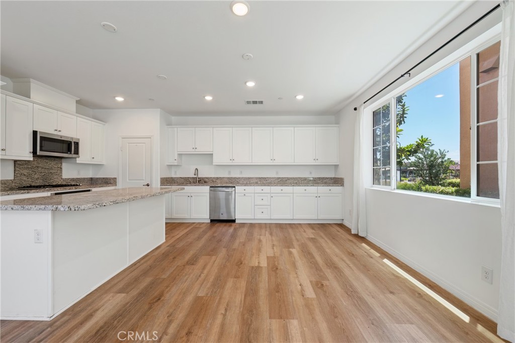 8757 Roving Place