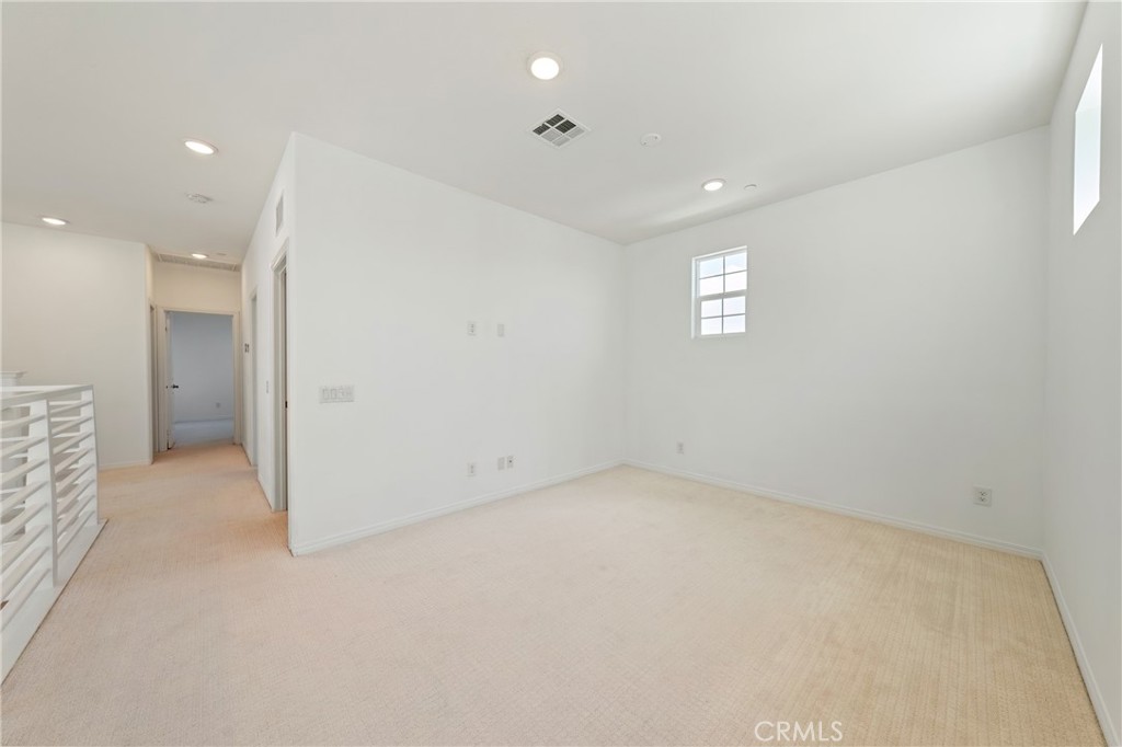 8757 Roving Place