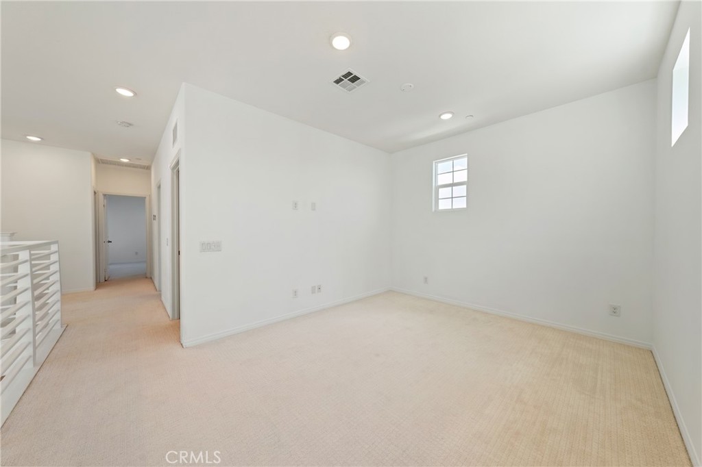 8757 Roving Place