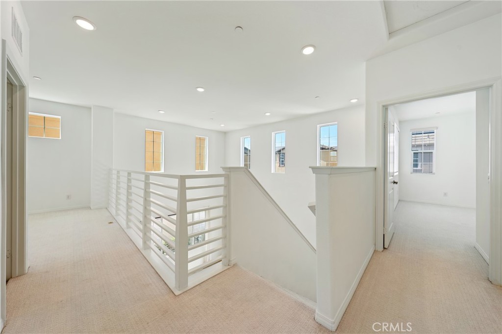 8757 Roving Place