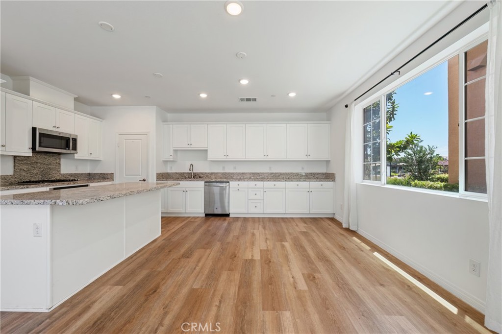 8757 Roving Place