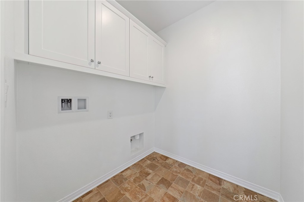 8757 Roving Place