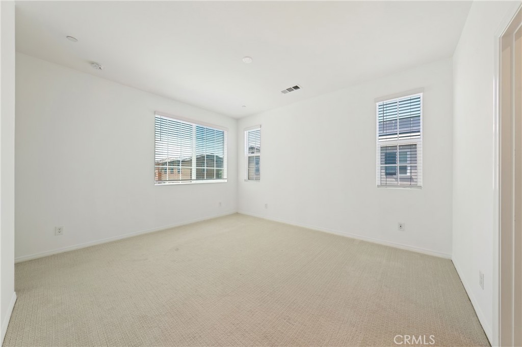 8757 Roving Place