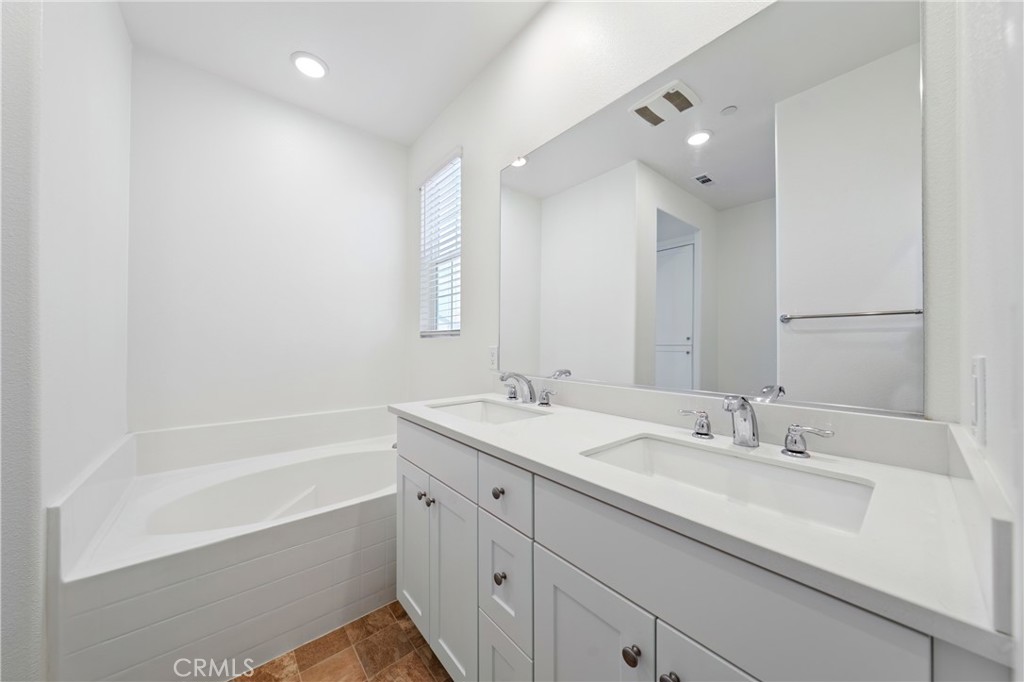 8757 Roving Place