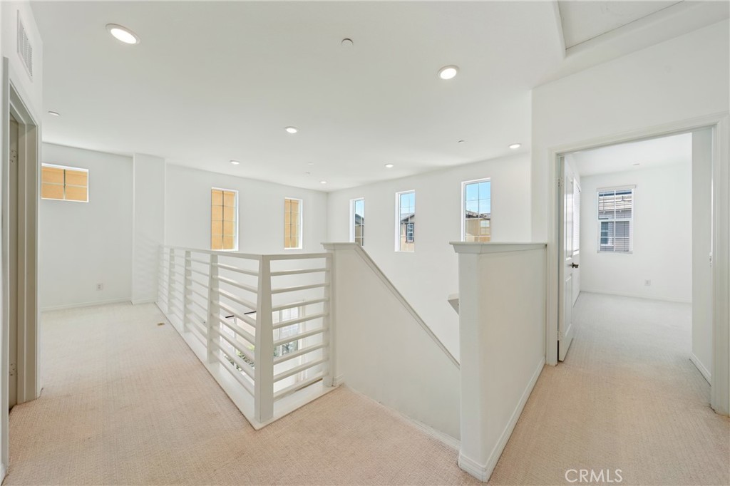 8757 Roving Place