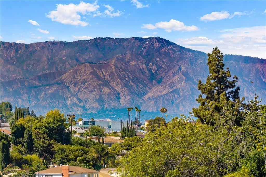1400 Loma Verde