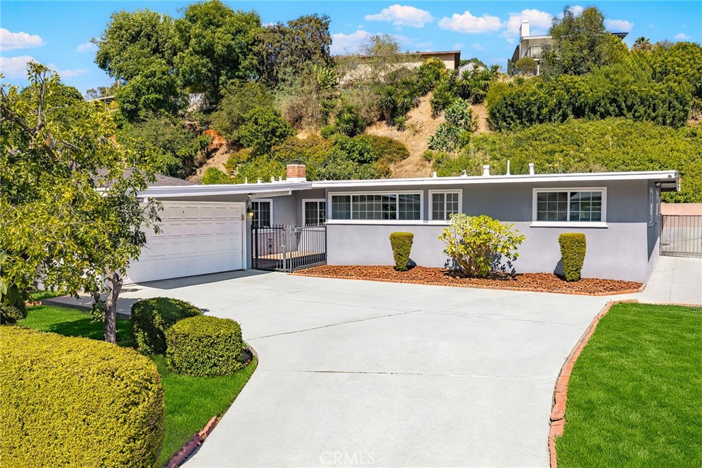 1400 Loma Verde