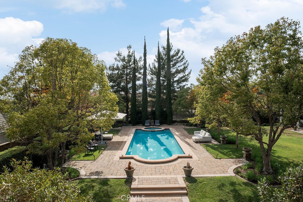 4215 Hidden Oaks