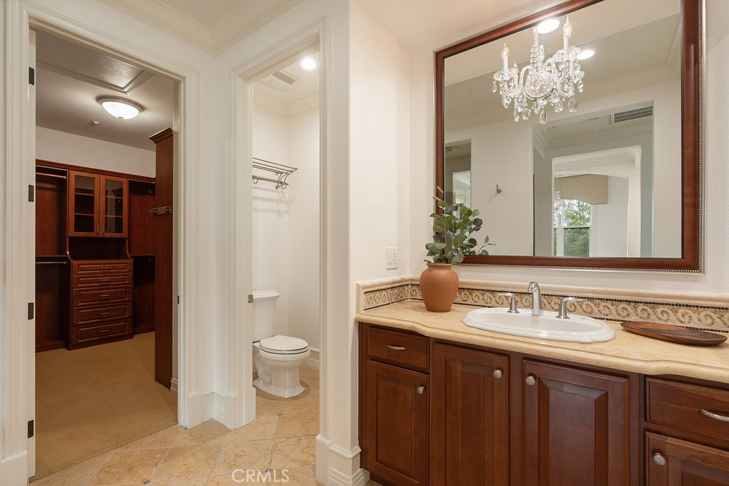4215 Hidden Oaks