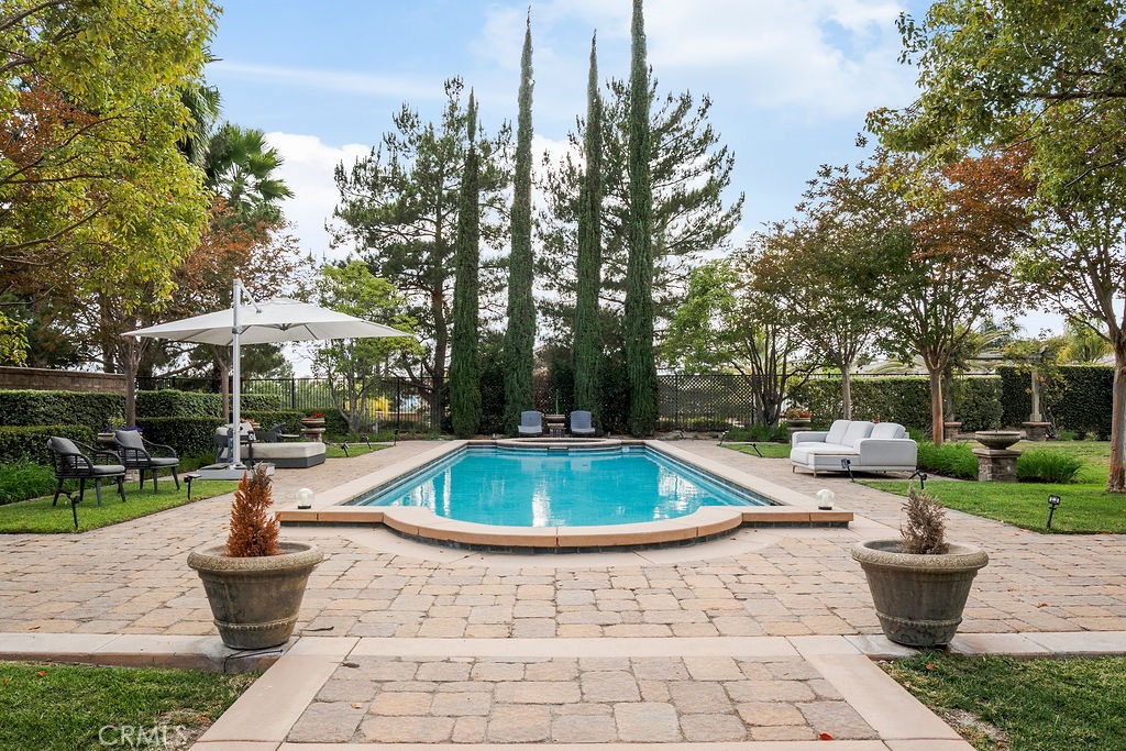 4215 Hidden Oaks