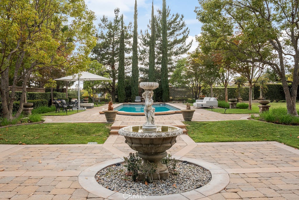 4215 Hidden Oaks