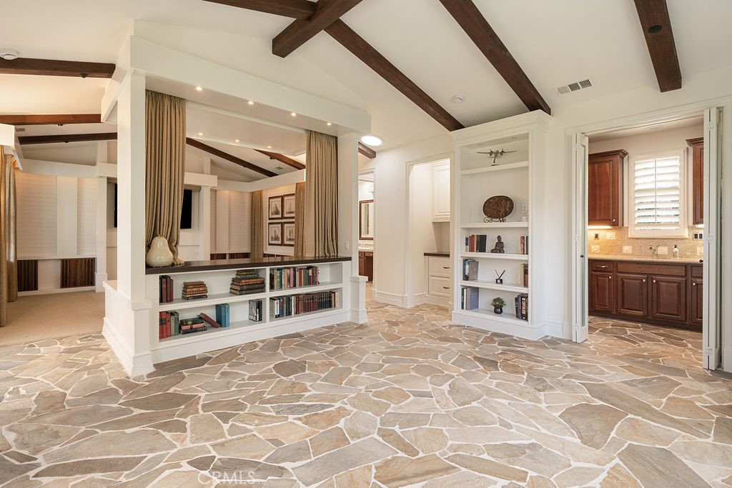 4215 Hidden Oaks