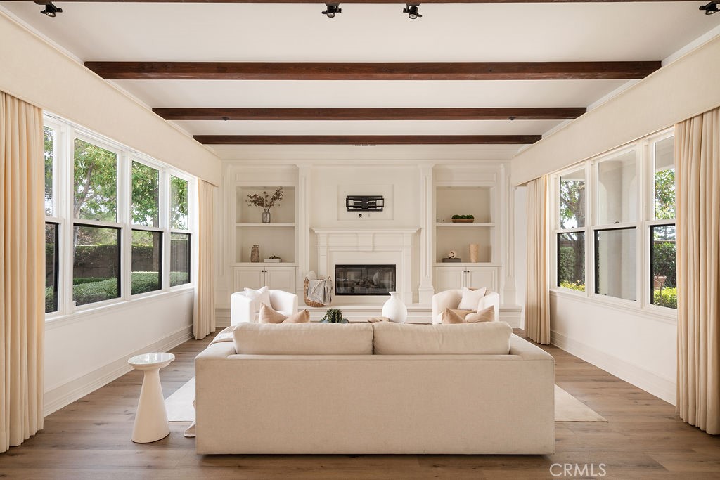 4215 Hidden Oaks