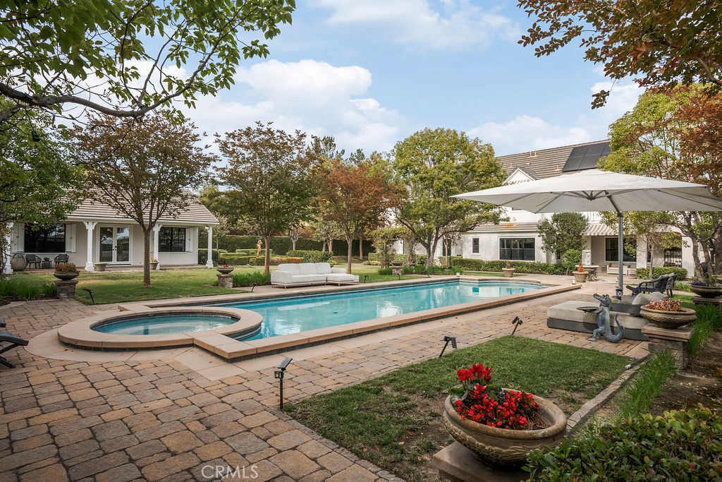 4215 Hidden Oaks