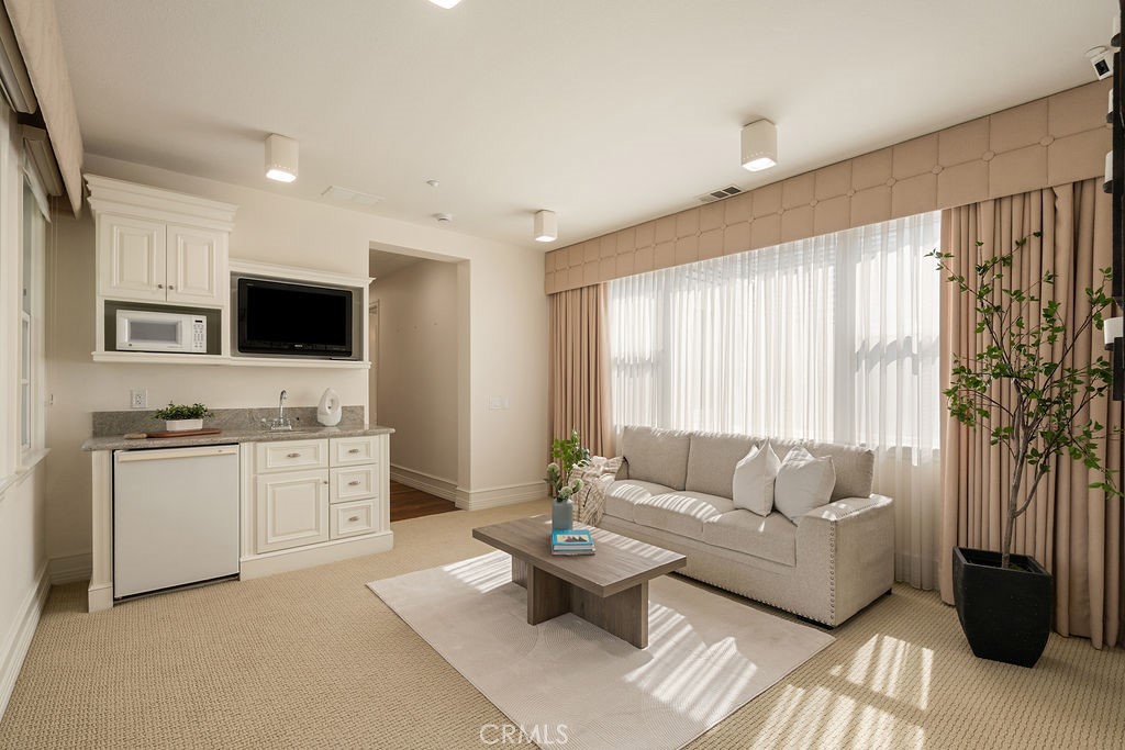 4215 Hidden Oaks