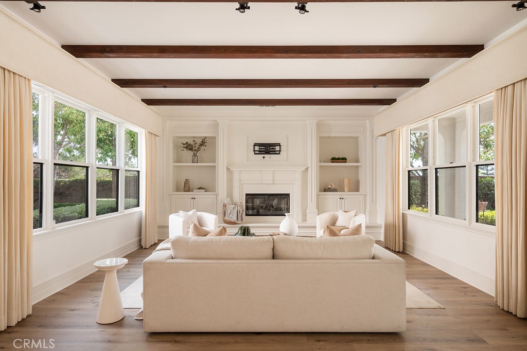 4215 Hidden Oaks