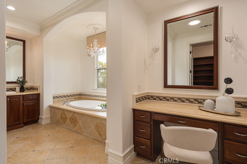 4215 Hidden Oaks