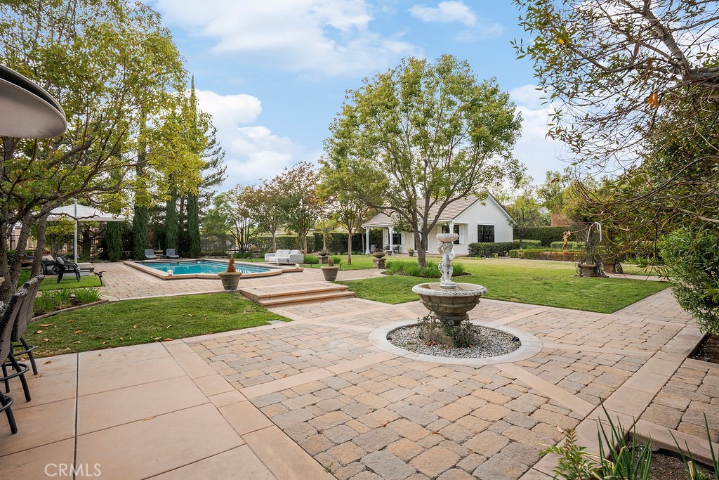 4215 Hidden Oaks