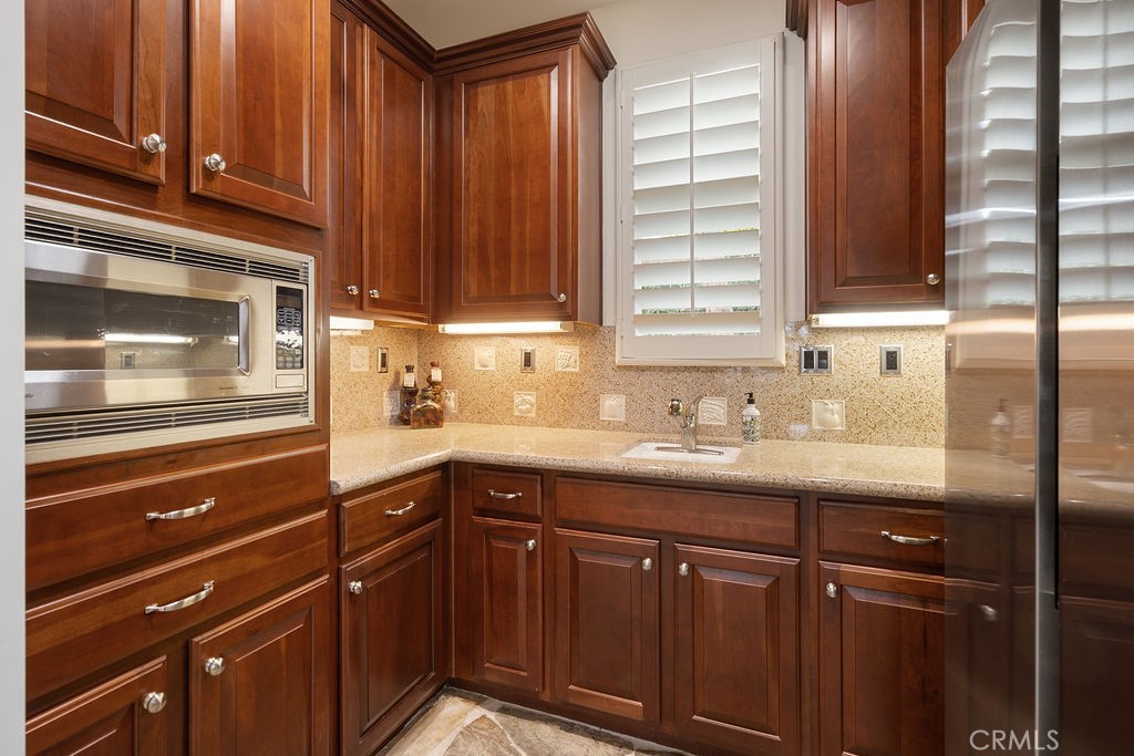 4215 Hidden Oaks
