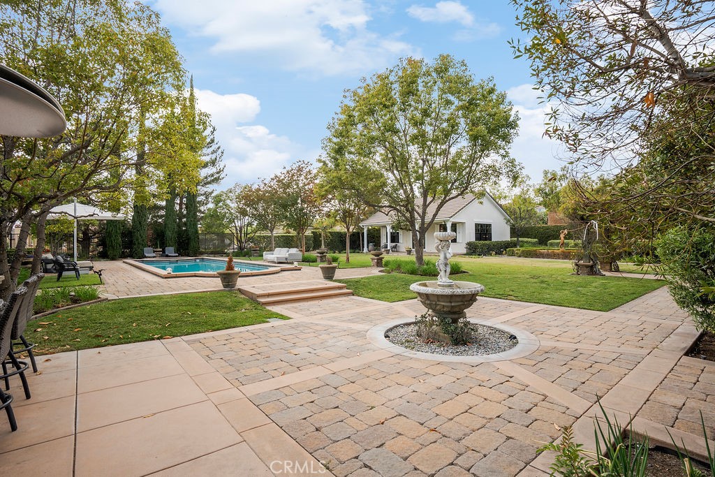 4215 Hidden Oaks