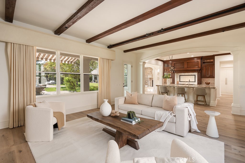 4215 Hidden Oaks