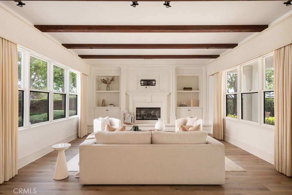 4215 Hidden Oaks
