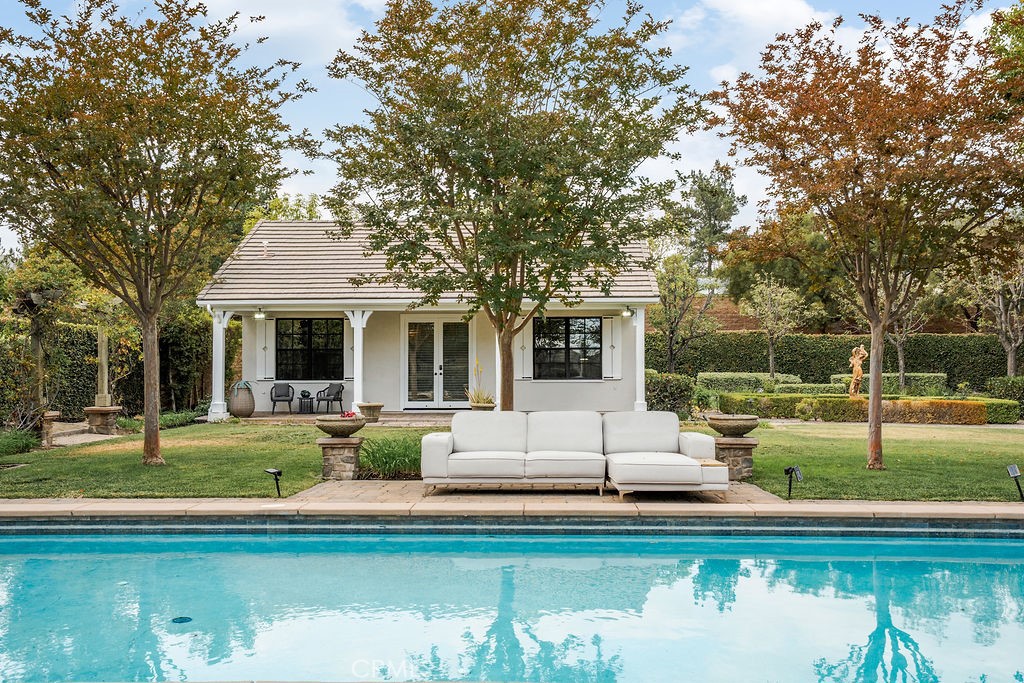 4215 Hidden Oaks