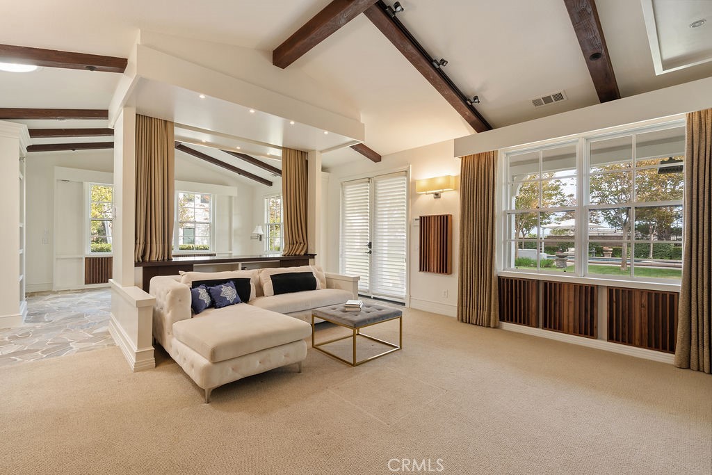 4215 Hidden Oaks
