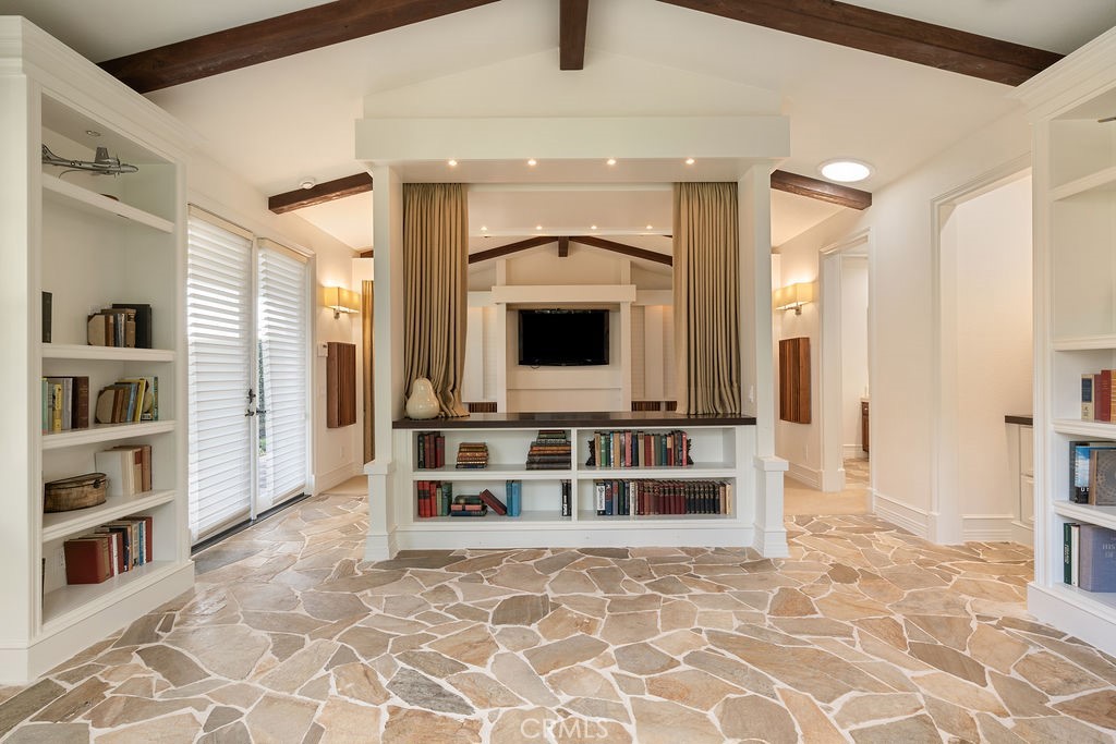 4215 Hidden Oaks