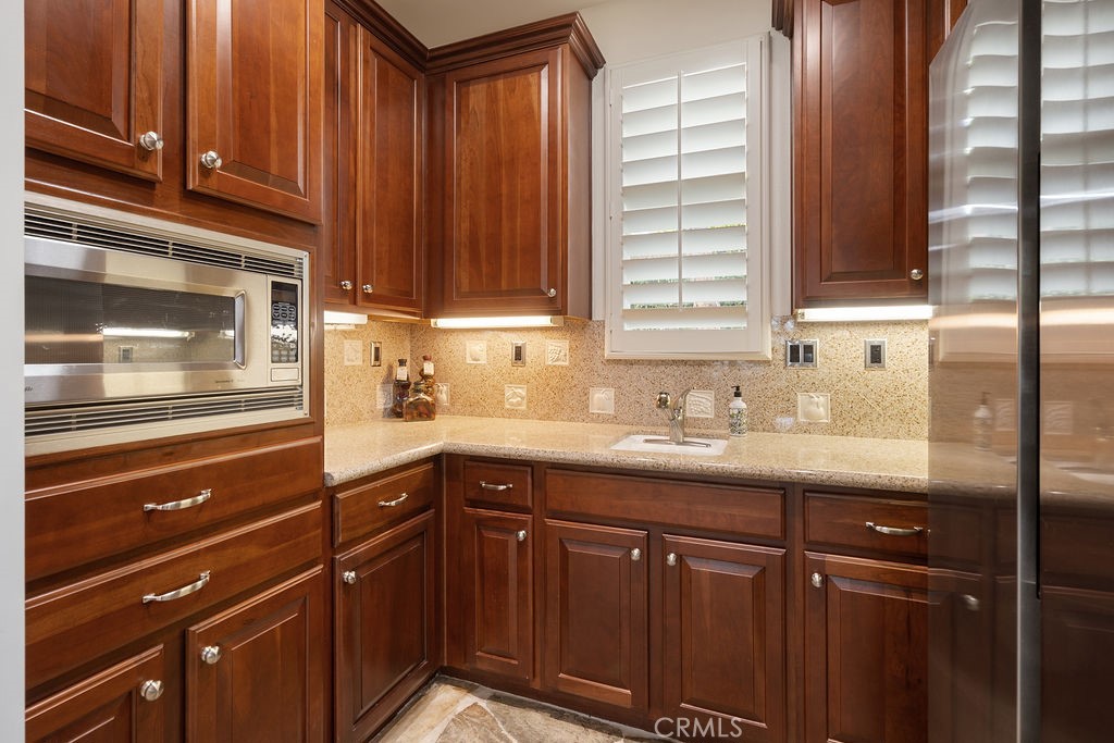 4215 Hidden Oaks