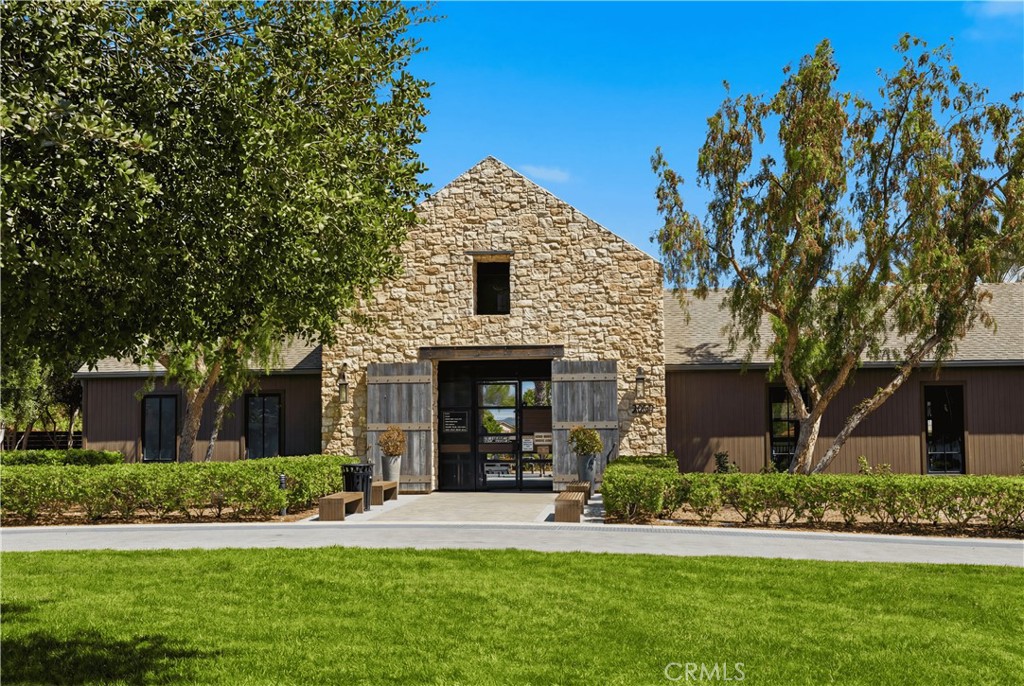 3401 E Rutherford