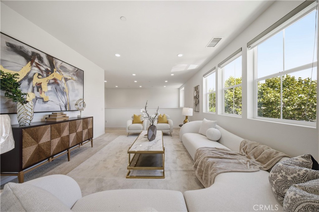 3401 E Rutherford