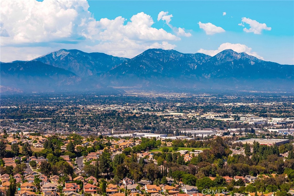 2460 Valley View
