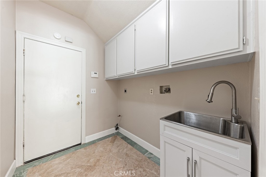 2460 Valley View