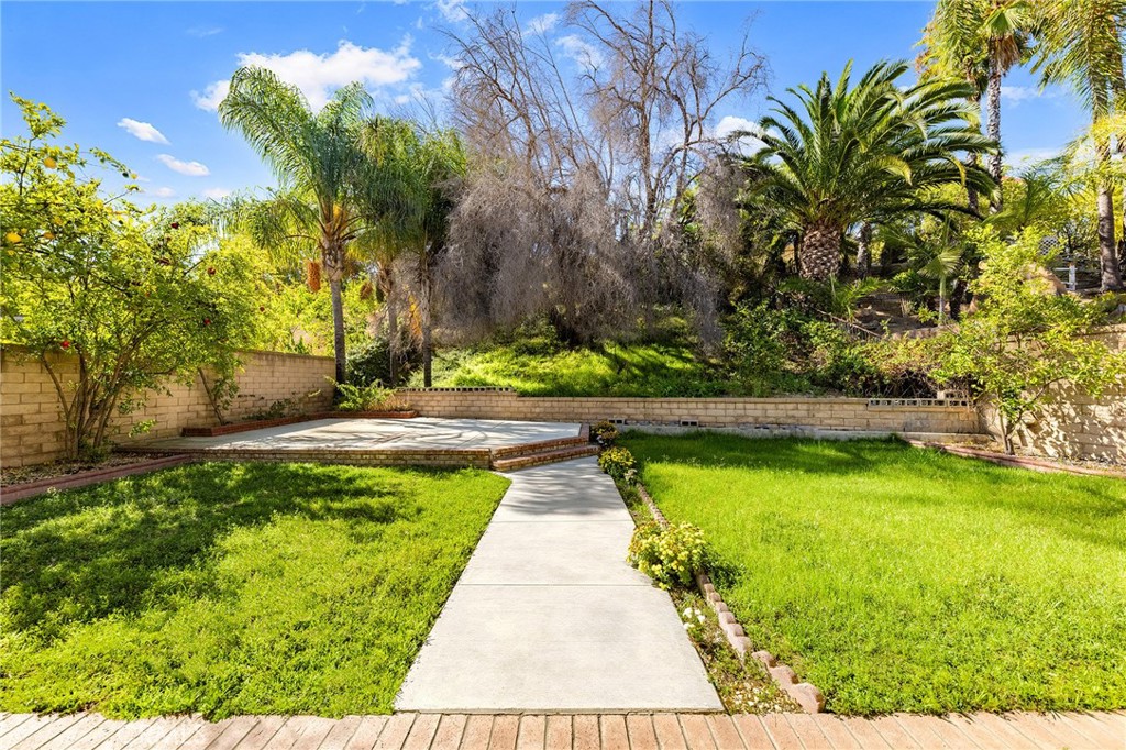 2460 Valley View