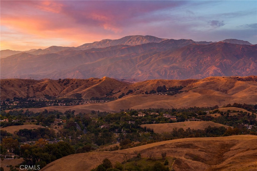 2460 Valley View