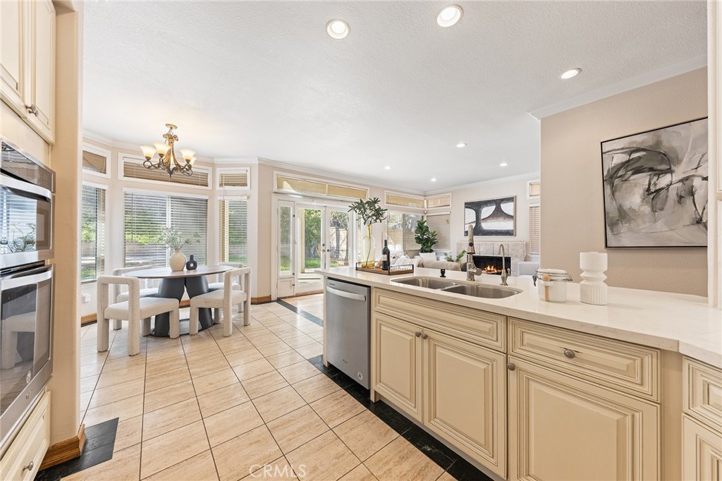 2460 Valley View