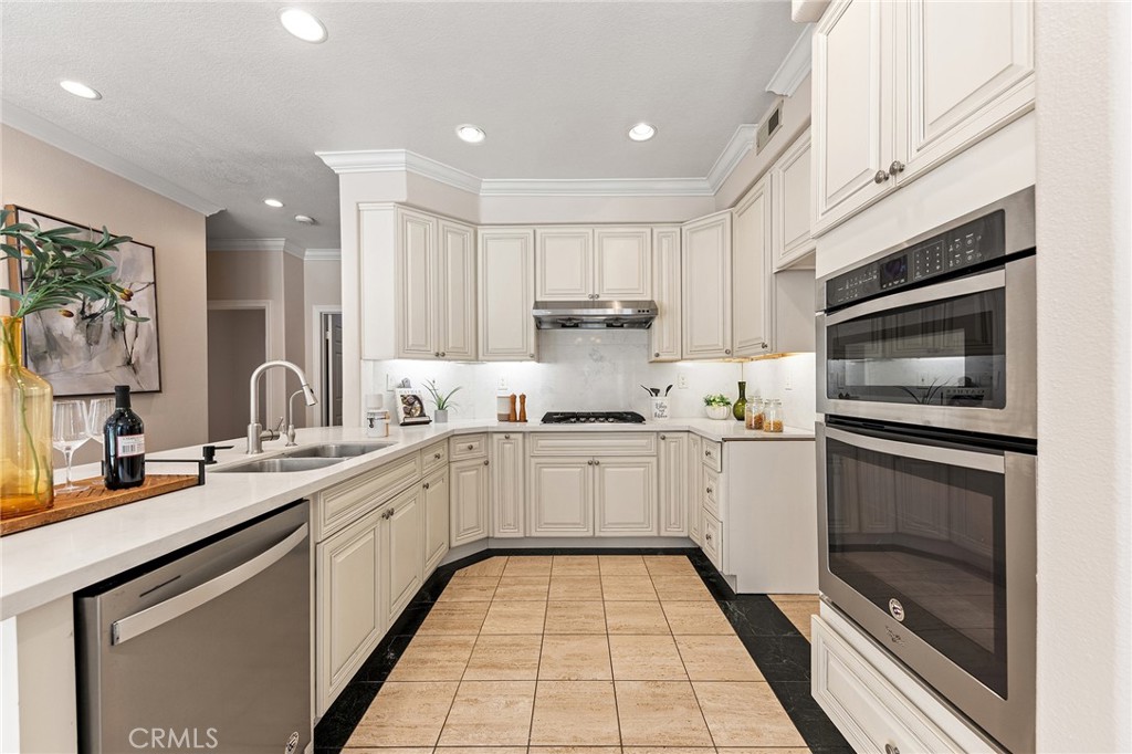 2460 Valley View