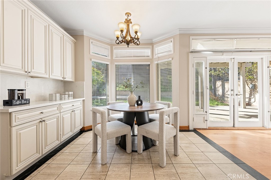 2460 Valley View