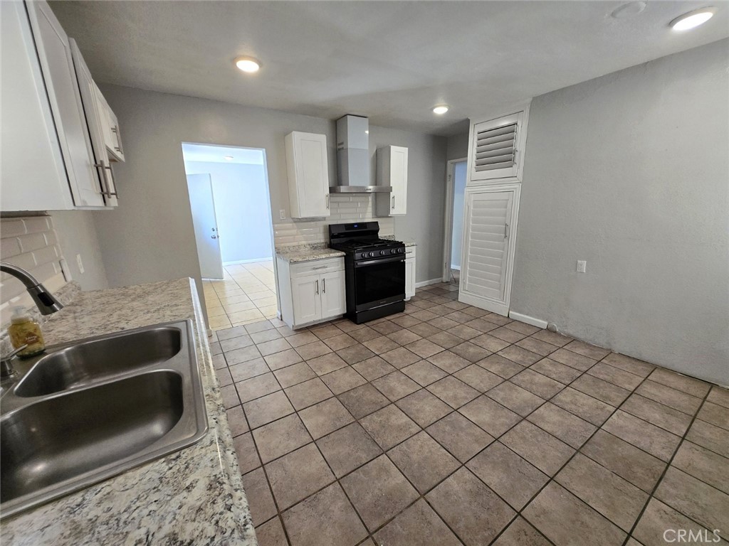 16466 Arrow Boulevard 2