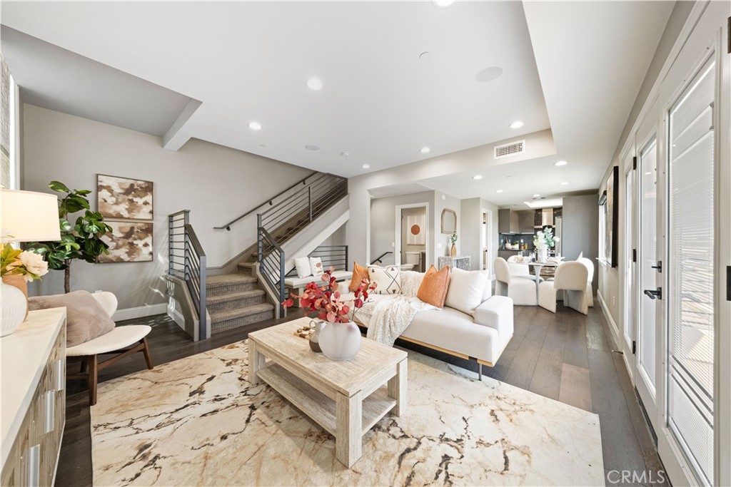 519 W Newby