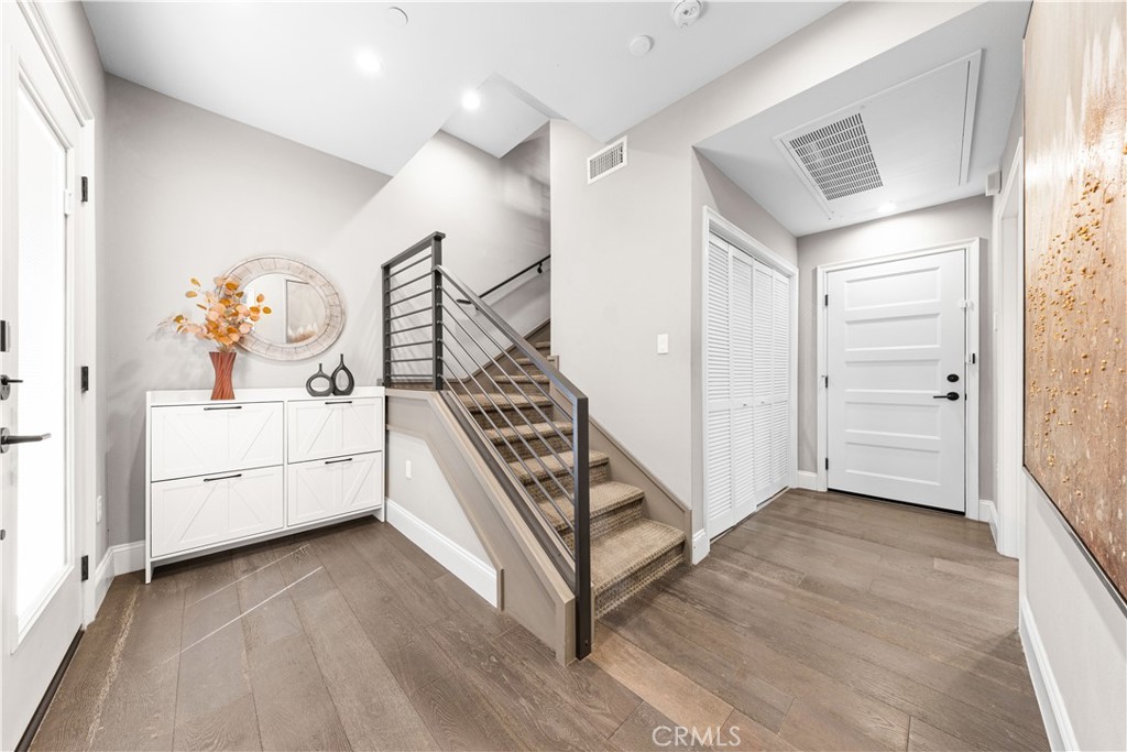519 W Newby