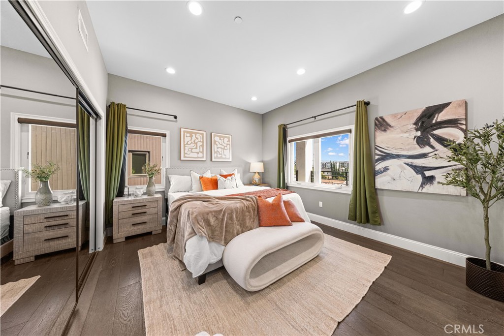 519 W Newby